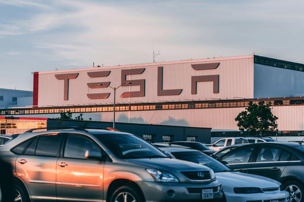 Leasing social Tesla : une opportunité à surveiller pour les ménages modestes